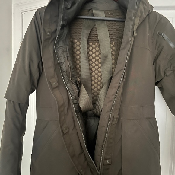 Lululemon recycled winter down jacket - Picture 2 of 8